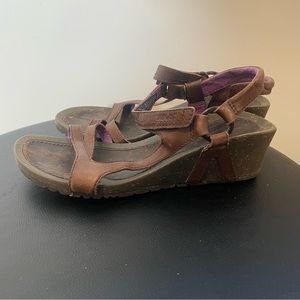 Teva Cabrillo Womens Brown Leather Casual Adjustable Strappy Wedge Sandal Sz 7.5
